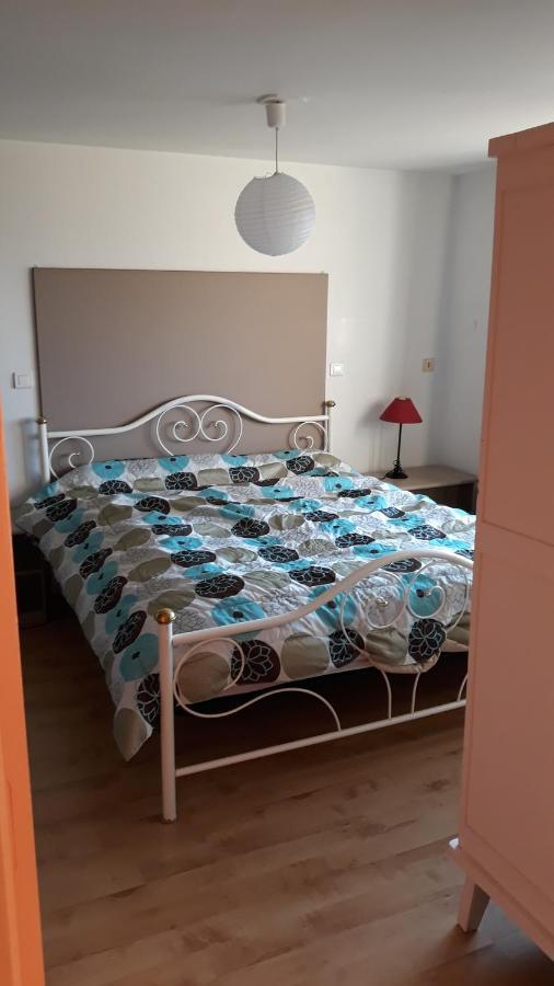 F2 Exterieur Lit King Size Brives-Charensac